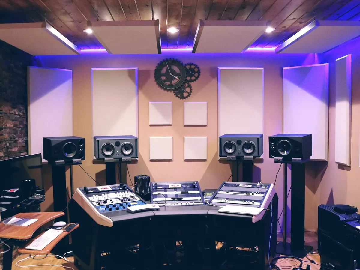 Por qué una sala suena mal aunque el equipo sea bueno